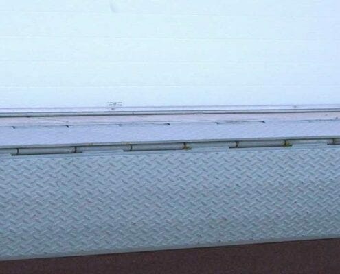 warehouse edge of dock leveler